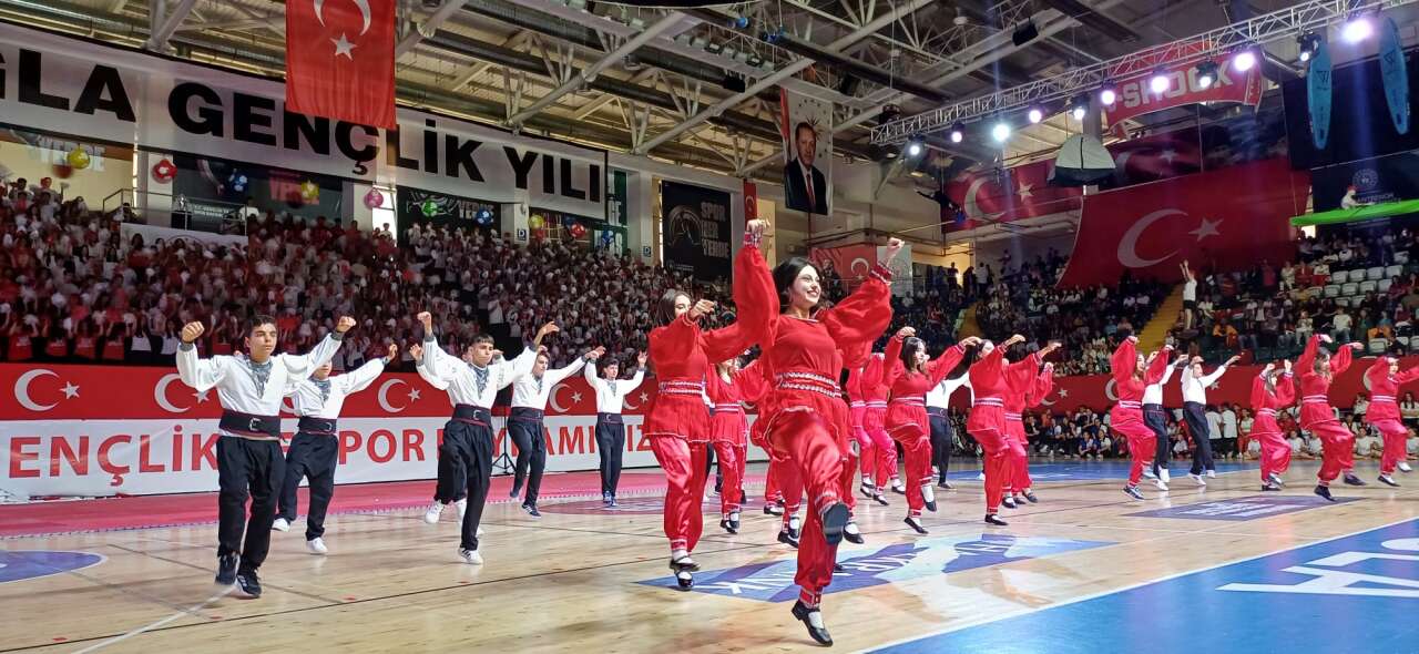 Menteşe’de 19 Mayıs Coşkusu: Gösteriler Büyük Alkış Topladı 11
